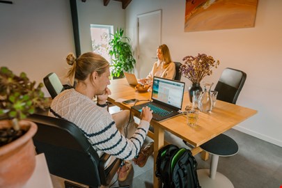 Barefoot Guesthouse Ericeira workspace image